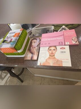 Boon grass baby Chin Strap & Chest Wrinkle Pads silicone pads anti wrinkle lot